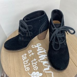 Clarks Artisan Carleta Lyon Ankle Boot Lace Up Booties Suede Chunky Heel sz5M